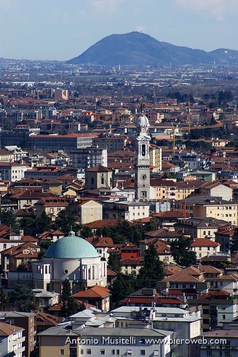 02 Bergamo con Monte Orfano.jpg - 02 Bergamo con Monte Orfano